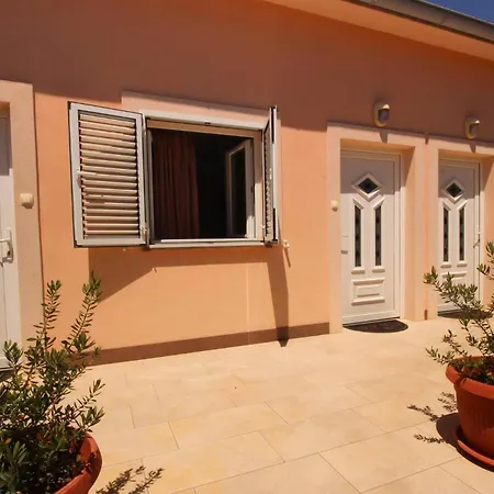 Apartments Beach Maison d'hôtes Šilo