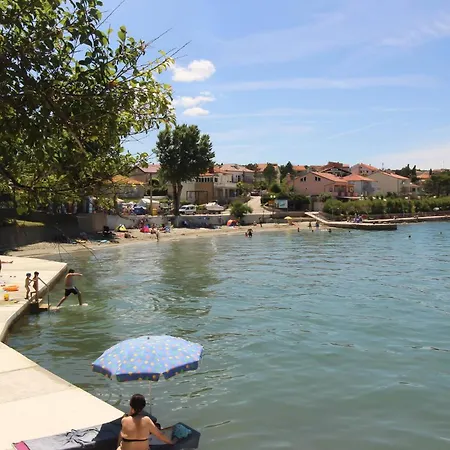 招待所 Apartments Beach Šilo