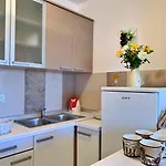 Apartments Beach بيت ضيافة