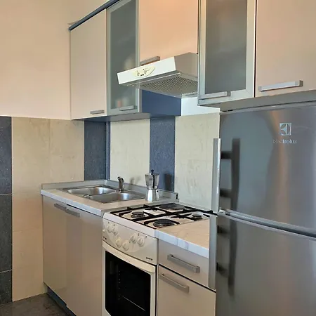 Apartments Beach 3* 실로