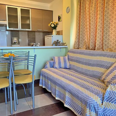 Apartments Beach 게스트하우스 실로