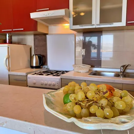 Apartments Beach בית הארחה